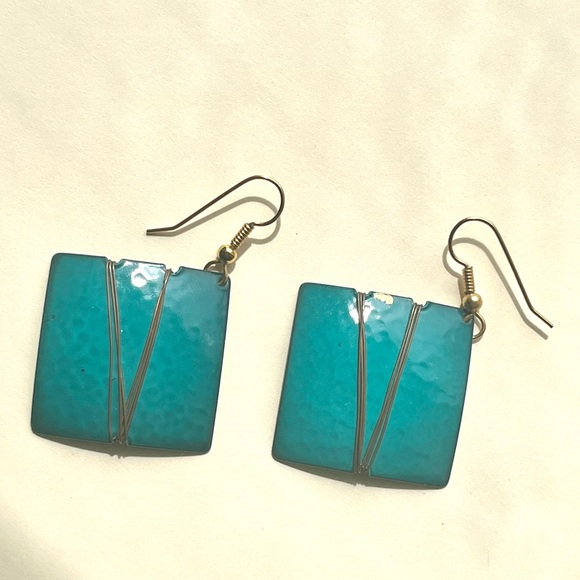 1980s vintage turquoise square dangling earrings with gold wire accents - Picture 5 of 15